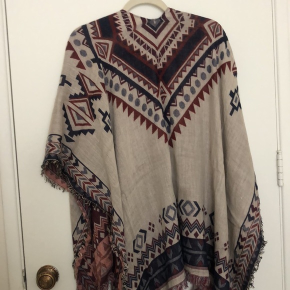Reversible printed poncho - Picture 2 of 3